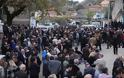 Κηδεία Κατσίφα: Πλημμύρισαν με ελληνικές σημαίες οι Βουλιαράτες - Φωτογραφία 13