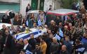 Κηδεία Κατσίφα: Πλημμύρισαν με ελληνικές σημαίες οι Βουλιαράτες - Φωτογραφία 7