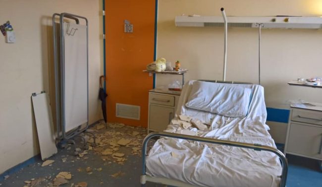 Απίστευτο: Κατέρρευσε ταβάνι στο Νοσοκομείο Νίκαιας και τραυμάτισε μητέρα ασθενούς! - Φωτογραφία 1