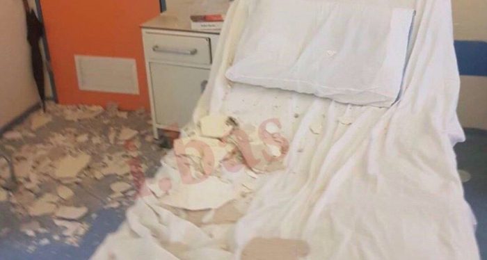 Απίστευτο: Κατέρρευσε ταβάνι στο Νοσοκομείο Νίκαιας και τραυμάτισε μητέρα ασθενούς! - Φωτογραφία 3