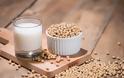 Γάλα σόγιας: Γιατί θεωρείται το καλύτερο υποκατάστατο του ζωικού γάλακτος