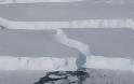 Εντυπωσιακές εικόνες από την αποκόλληση τεράστιου παγόβουνου στην Ανταρκτική - Φωτογραφία 2