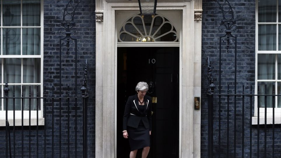 Βρετανία: Έτοιμοι να παραιτηθούν άλλοι τέσσερις υπουργοί της Μέι για το Brexit - Φωτογραφία 1
