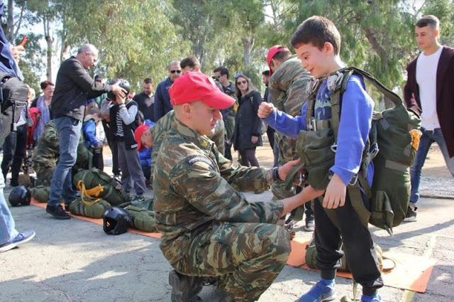 ΓΕΣ: Διοργάνωση «Ημέρας Αλεξιπτωτιστή» για τις Οικογένειες του προσωπικού του Στρατού Ξηράς στη ΣΧΑΛ - Φωτογραφία 21