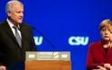 Ζεεχόφερ: Παραιτείται από την ηγεσία του CSU αλλά όχι και από το υπουργείο Εσωτερικών