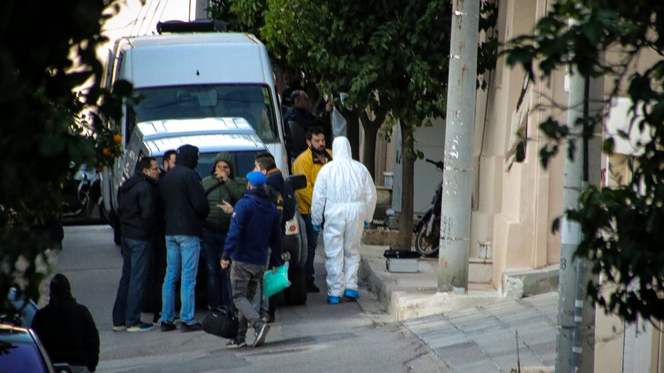 Συναγερμός από βόμβα που δεν εξερράγη στο σπίτι του αντεισαγγελέα Ντογιάκου στο Βύρωνα - Φωτογραφία 1
