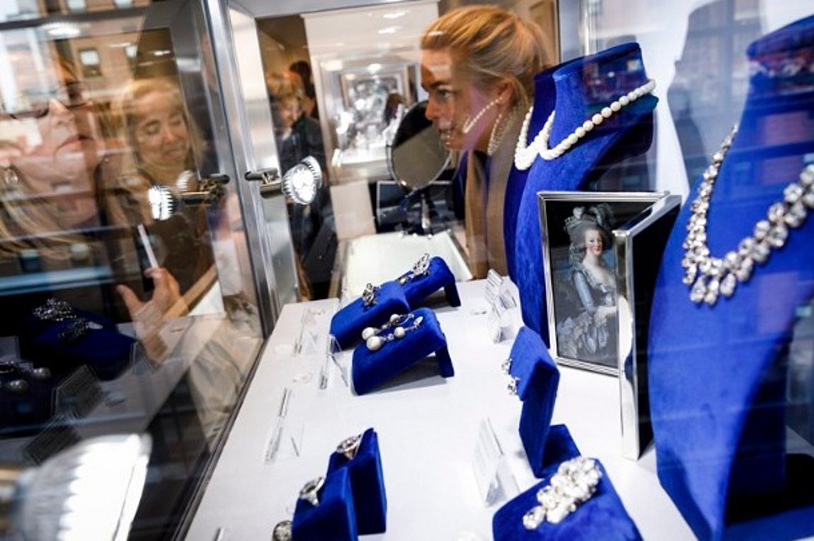 Μενταγιόν με διαμάντια της Μαρίας-Αντουανέτας πωλήθηκε 36 εκατ. δολάρια - Φωτογραφία 1