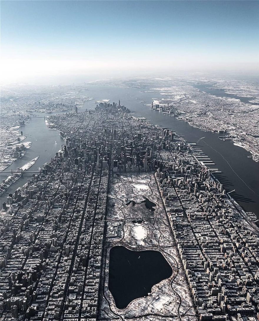 Εντυπωσιακές εικόνες: Ξαφνική χιονοθύελλα «έντυσε» στα λευκά τη Νέα Υόρκη - Φωτογραφία 4