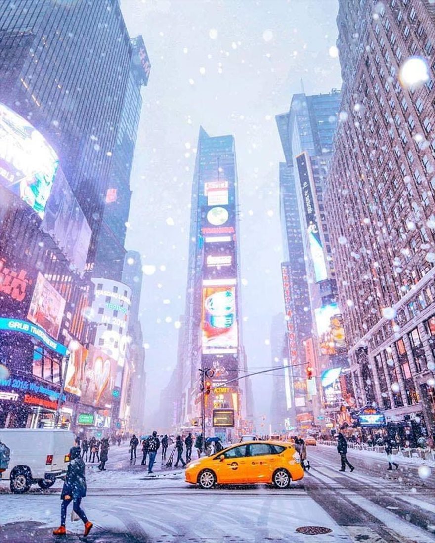 Εντυπωσιακές εικόνες: Ξαφνική χιονοθύελλα «έντυσε» στα λευκά τη Νέα Υόρκη - Φωτογραφία 7