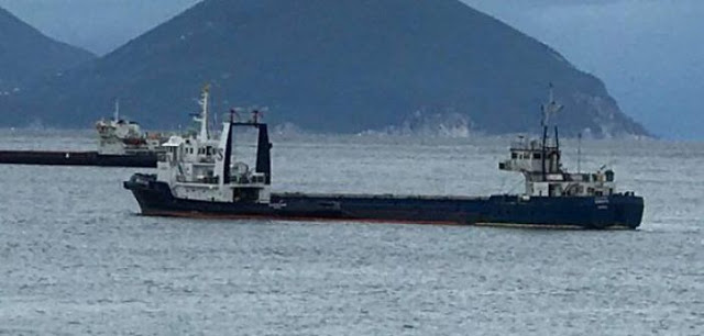 Εμπλοκή με το φορτηγό πλοίο που προσάραξε στη Λευκάδα – Δεν πληρώνουν το ρυμουλκό - Φωτογραφία 1