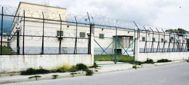 Βόλος: Κρατούμενοι τα έκαναν «γυαλιά καρφιά» στις φυλακές Κασσαβέτειας - Φωτογραφία 1