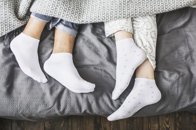 Φοράτε κάλτσες στον ύπνο σας; Τότε είστε πιο υγιείς, υποστηρίζουν οι ερευνητές! - Φωτογραφία 1