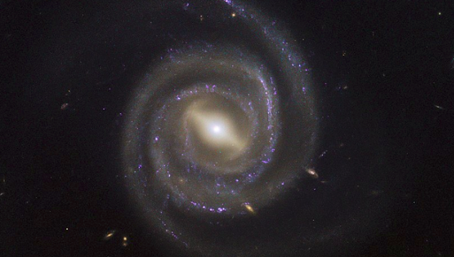 Πώς οι ενεργές υπερμεγέθεις μαύρες τρύπες επηρεάζουν το ρυθμό της αστρογένεσης των γαλαξιών που τις φιλοξενούν - Φωτογραφία 1