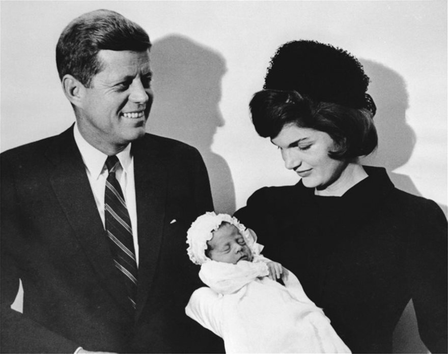 JFK: 55 χρόνια μετά τη δολοφονία του, νέο σενάριο εμπλέκει στο έγκλημα την Τζάκι! - Φωτογραφία 4