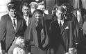JFK: 55 χρόνια μετά τη δολοφονία του, νέο σενάριο εμπλέκει στο έγκλημα την Τζάκι! - Φωτογραφία 2