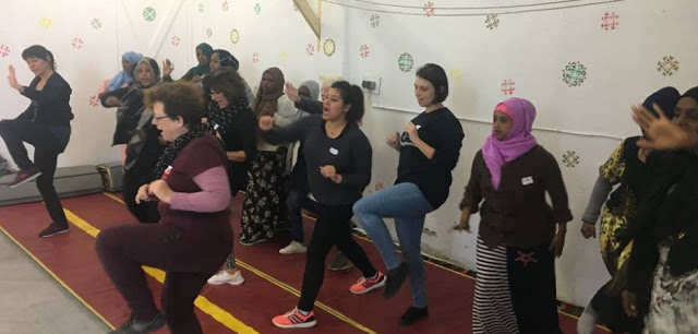 Λέσβος:Γνωστή ελληνική ΜΚΟ ζητά 24,5 χιλ δολάρια για να μάθει στις γυναίκες «πρόσφυγες»… πολεμικές τέχνες! - Φωτογραφία 1