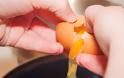 Τσόφλια αβγού: Μήπως δεν πρέπει να τα πετάτε, αλλά πρέπει να τα φάτε;
