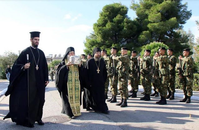 401 ΓΣΝ: Στην υποδοχή της Τιμίας Κάρας του Αγίου Παντελεήμονα ο Αρχηγός ΓΕΣ - Φωτογραφία 4