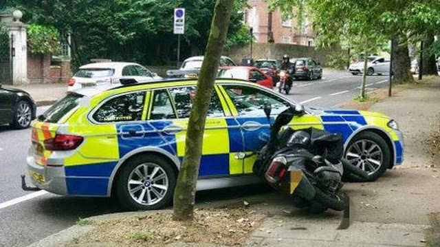 Αγγλία: Οι αρχηγοί τη αστυνομίας ξεκαθάρισαν ότι τα περιπολικά έχουν το… ελεύθερο να χτυπήσουν και να εμβολίσουν τους δράστες - Φωτογραφία 1