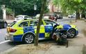 Αγγλία: Οι αρχηγοί τη αστυνομίας ξεκαθάρισαν ότι τα περιπολικά έχουν το… ελεύθερο να χτυπήσουν και να εμβολίσουν τους δράστες - Φωτογραφία 3