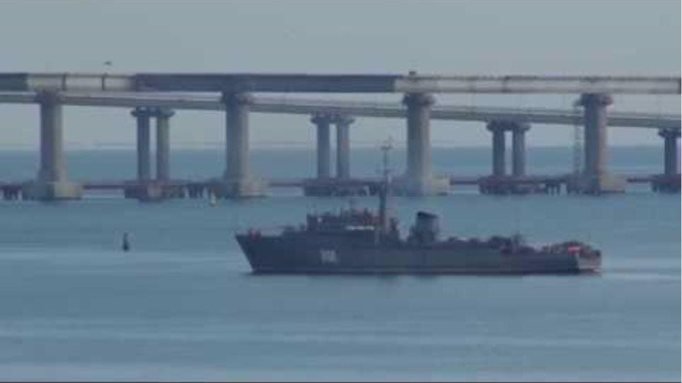 Σοβαρό επεισόδιο στη Μαύρη Θάλασσα: Το ρωσικό λιμενικό άνοιξε πυρ εναντίον ουκρανικού πολεμικού σκάφους - Φωτογραφία 2
