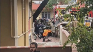 ΕΚΤΑΚΤΟ: Τουρκικό στρατιωτικό ελικόπτερο έπεσε σε κατοικημένη περιοχή στην Κωνσταντινούπολη (φωτό, βίντεο) - Φωτογραφία 15