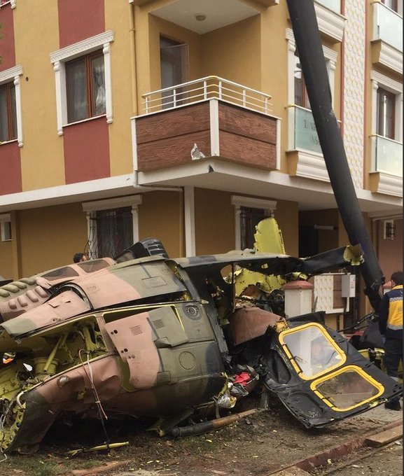 ΕΚΤΑΚΤΟ: Τουρκικό στρατιωτικό ελικόπτερο έπεσε σε κατοικημένη περιοχή στην Κωνσταντινούπολη (φωτό, βίντεο) - Φωτογραφία 5