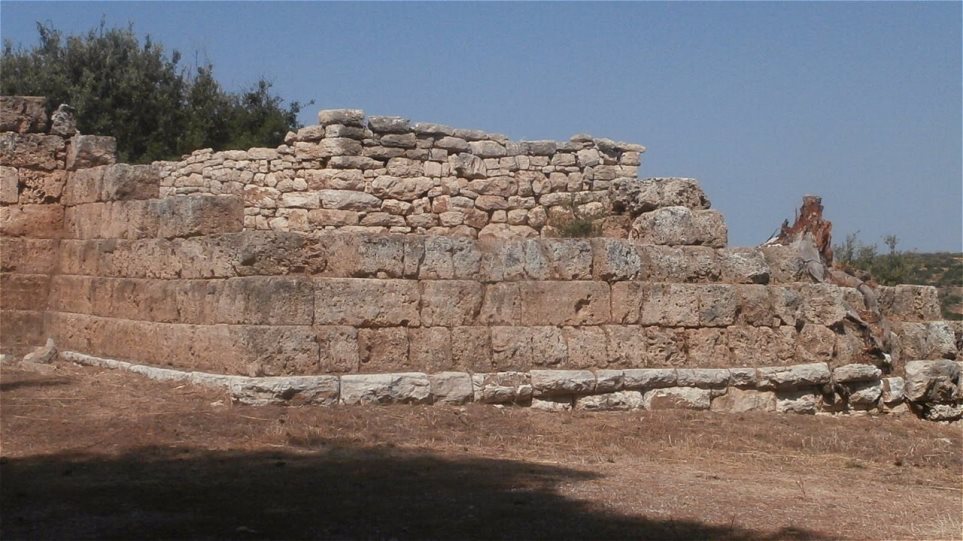 Ηλεία: Λαθρανασκαφή σε αρχαίο ταφικό μνημείο - Φωτογραφία 1