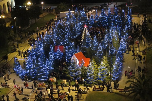 Περίπτερο για την στήριξη του έργου της Αστυνομίας στη χριστουγεννιάτικη πλατεία Αριστοτέλους - Φωτογραφία 1