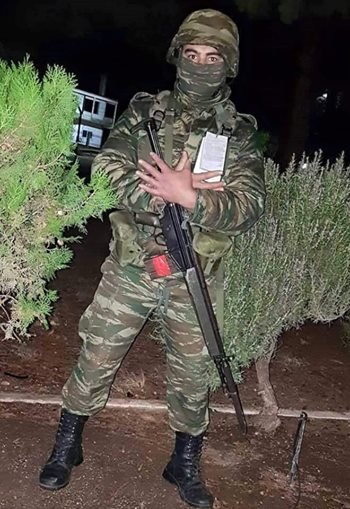 Νέο κρούσμα «αλβανικού αετού» στις ΕΔ: Στρατιώτης που υπηρετεί στα ελληνοτουρκικά σύνορα τον επιδεικνύει με «καμάρι» - Φωτογραφία 2