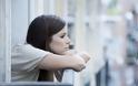 Άτυπη κατάθλιψη: Τι είναι και με ποια συμπτώματα εκδηλώνεται;