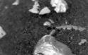 Μυστήριο στον Άρη: Τι είναι αυτό το αντικείμενο που βρήκε το ρόβερ Curiosity και λάμπει σαν χρυσός;