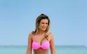 Η Andressa Urach συνεχίζει τις καυτές εμφανίσεις της με string σε παραλία του Miami - Φωτογραφία 5