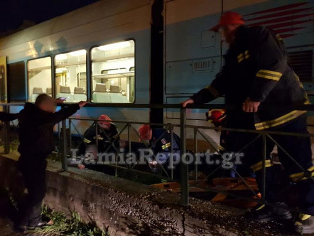 Λαμία: Τον παρέσυρε τρένο και έζησε – Η στιγμή που οι διασώστες φτάνουν στις ράγες (ΒΙΝΤΕΟ & ΕΙΚΟΝΕΣ) - Φωτογραφία 1