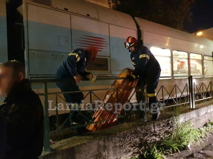 Λαμία: Τον παρέσυρε τρένο και έζησε – Η στιγμή που οι διασώστες φτάνουν στις ράγες (ΒΙΝΤΕΟ & ΕΙΚΟΝΕΣ) - Φωτογραφία 5