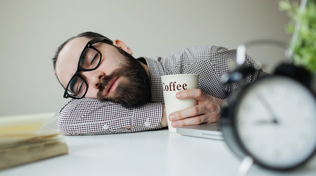 Πώς η έλλειψη ύπνου συνδέεται με το βάρος μας; - Φωτογραφία 2