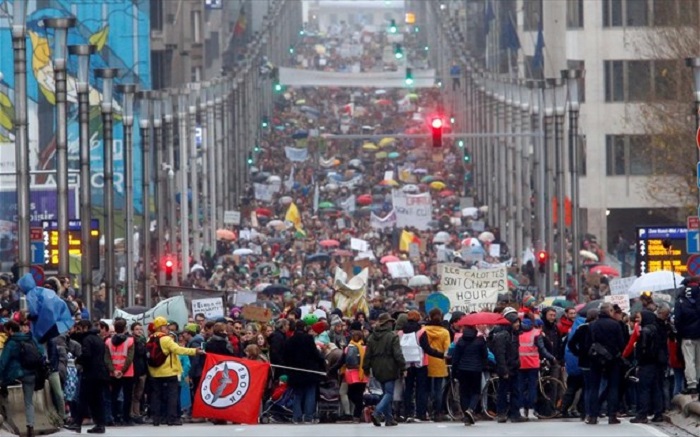 Βέλγιο: Μαζική διαδήλωση στις Βρυξέλλες για την αντιμετώπιση της κλιματικής αλλαγής - Φωτογραφία 1