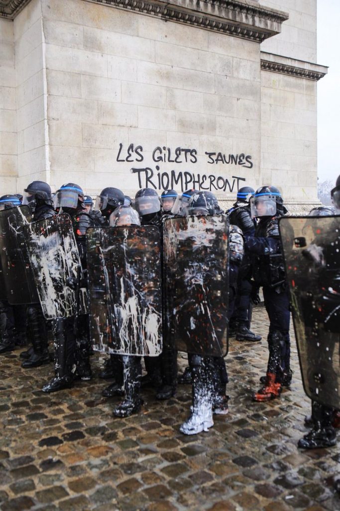 Γαλλία: Tι είναι τα «κίτρινα γιλέκα» και γιατί εξεγείρονται - Φωτογραφία 2