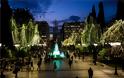 Το κέντρο της Αθήνας φόρεσε τα γιορτινά του - Φωτογραφία 6
