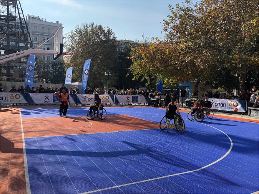 Η Πλατεία Συντάγματος μεταμορφώθηκε σε γήπεδο μπάσκετ από τον ΟΠΑΠ για το «2ο Ηοpe Streetball» της ΟΣΕΚΑ - Φωτογραφία 4