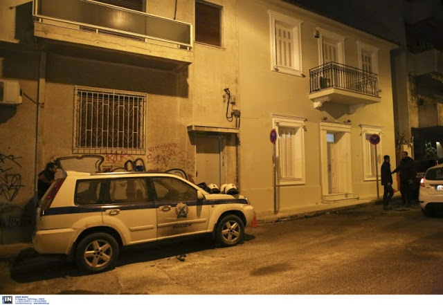 Aνάληψη ευθύνης για την επίθεση στην οικία Φλαμπουράρη - ''Τους πήραμε γκλοπ, ασπίδες, κράνη'' - Φωτογραφία 1