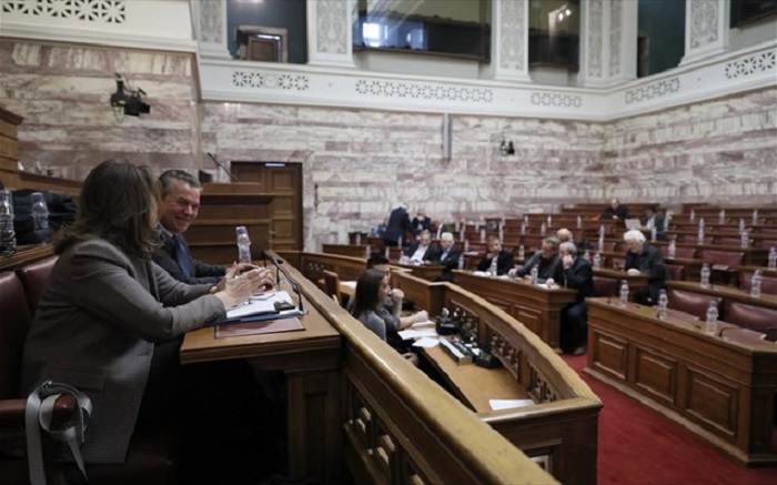 Βουλή: Με τη διαδικασία του επείγοντος η συζήτηση του ν/σ για την ακύρωση των περικοπών στις συντάξεις - Φωτογραφία 1