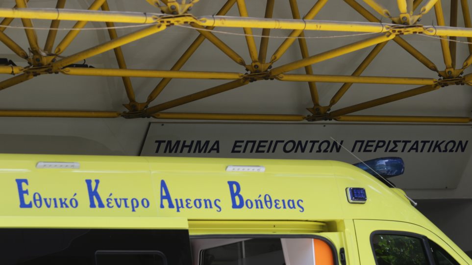 ΕΚΑΒ: Ρομά επιτέθηκε σε ασθενοφόρο και ο αντιπρόεδρος τον «κάλυψε» - Φωτογραφία 1
