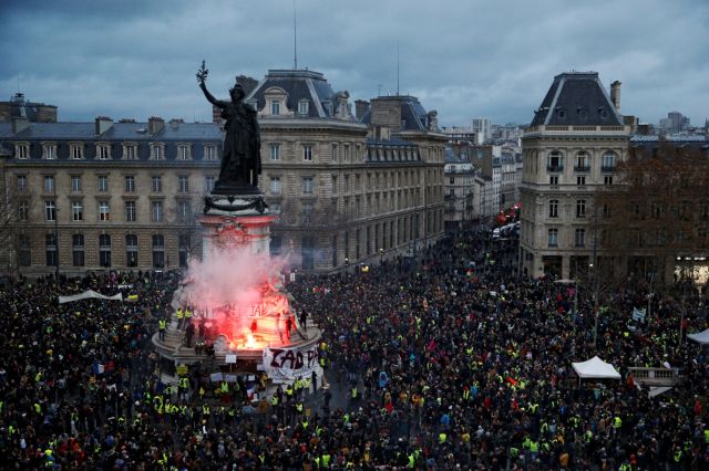 Κίτρινα γιλέκα: Πανικός στη Γαλλία – Μπαράζ συλλήψεων, εκατοντάδες τραυματίες - Φωτογραφία 3