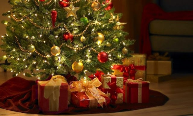Τον τρόπο να κρεμάσεις τα λαμπάκια στο χριστουγεννιάτικο δέντρο χωρίς να μπερδευτούν αποκαλύπτει ένας σχεδιαστής! - Φωτογραφία 1