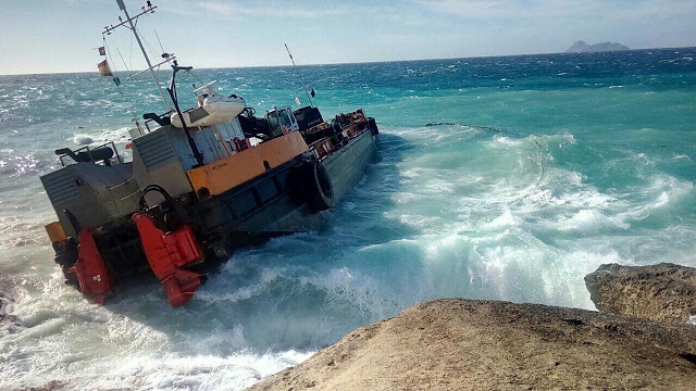 Οκτώ ναυαγούς διέσωσαν λιμενικοί και πυροσβέστες στα νότια τής Κρήτης - Φωτογραφία 3