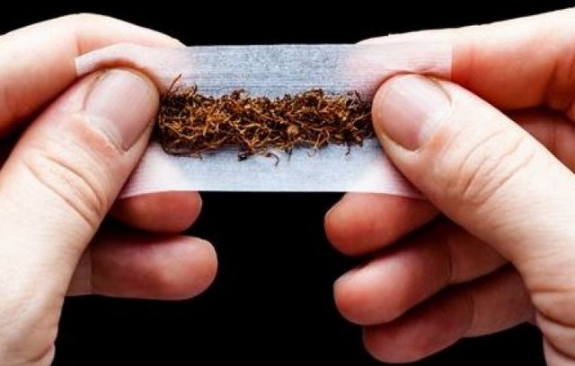 Έρευνα αποκαλύπτει γιατί οι καπνιστές στριφτών τσιγάρων δυσκολεύονται περισσότερο να το κόψουν - Φωτογραφία 1