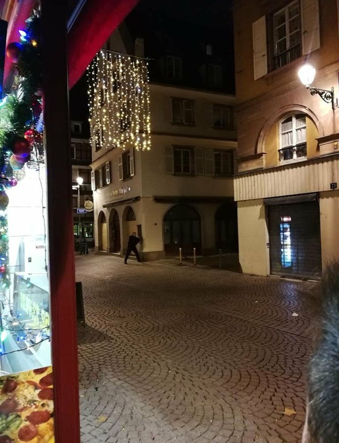 Πυροβολισμοί σε χριστουγεννιάτικη αγορά στο Στρασβούργο - Φωτογραφία 7
