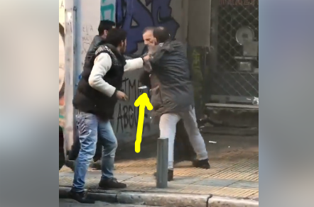 Βίντεο ΣΟΚ από το κέντρο της Αθήνας - Μαχαιρώματα μεταξύ αλλοδαπών - Φωτογραφία 1