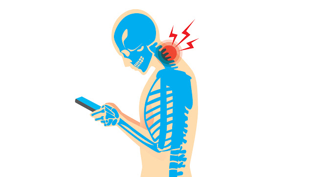 «Text neck»: Τι είναι και με ποια συμπτώματα εκδηλώνεται; Πώς θα το αντιμετωπίσετε; - Φωτογραφία 1